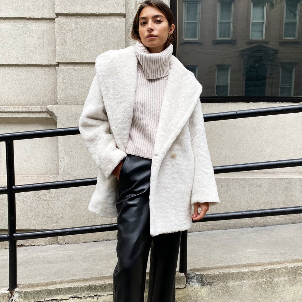NWT- Aritzia- Babaton- The Teddy Coat Short